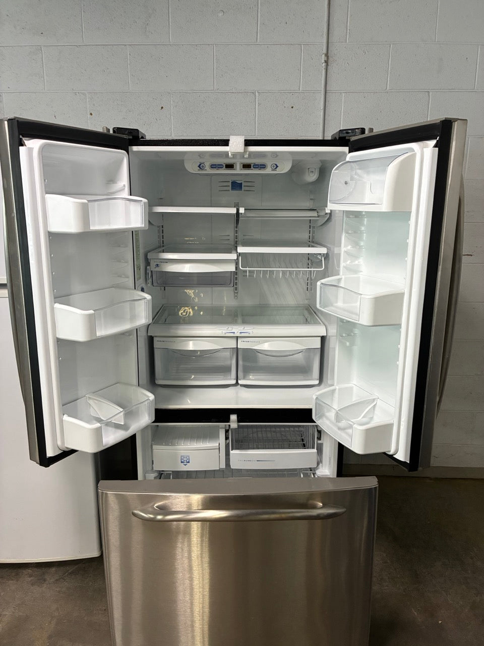 GE Profile Refrigerator French Doors with Internal Water Dispenser and Ice maker
