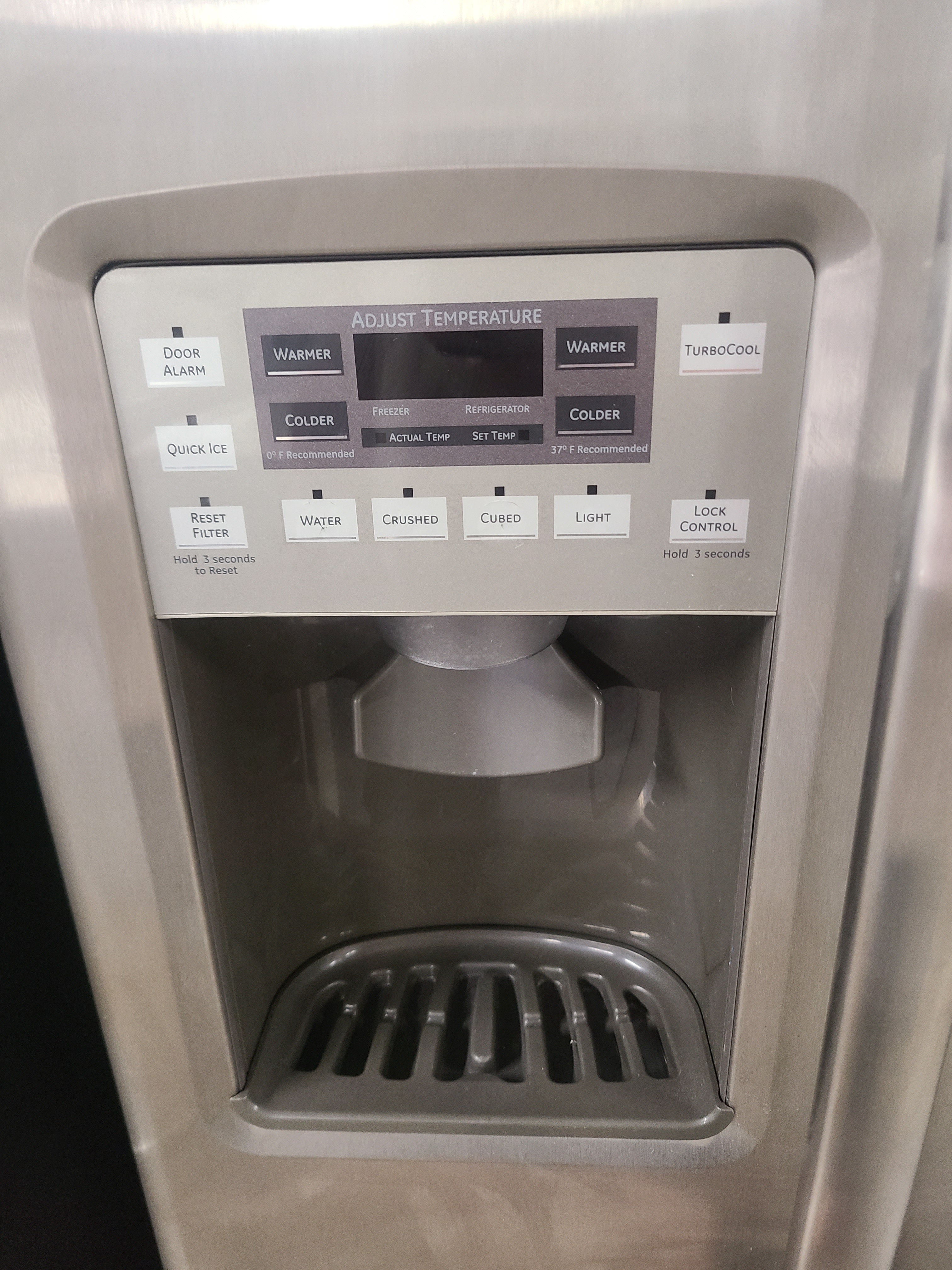 GE Refrigerator Side-by-Side with Water Dispenser