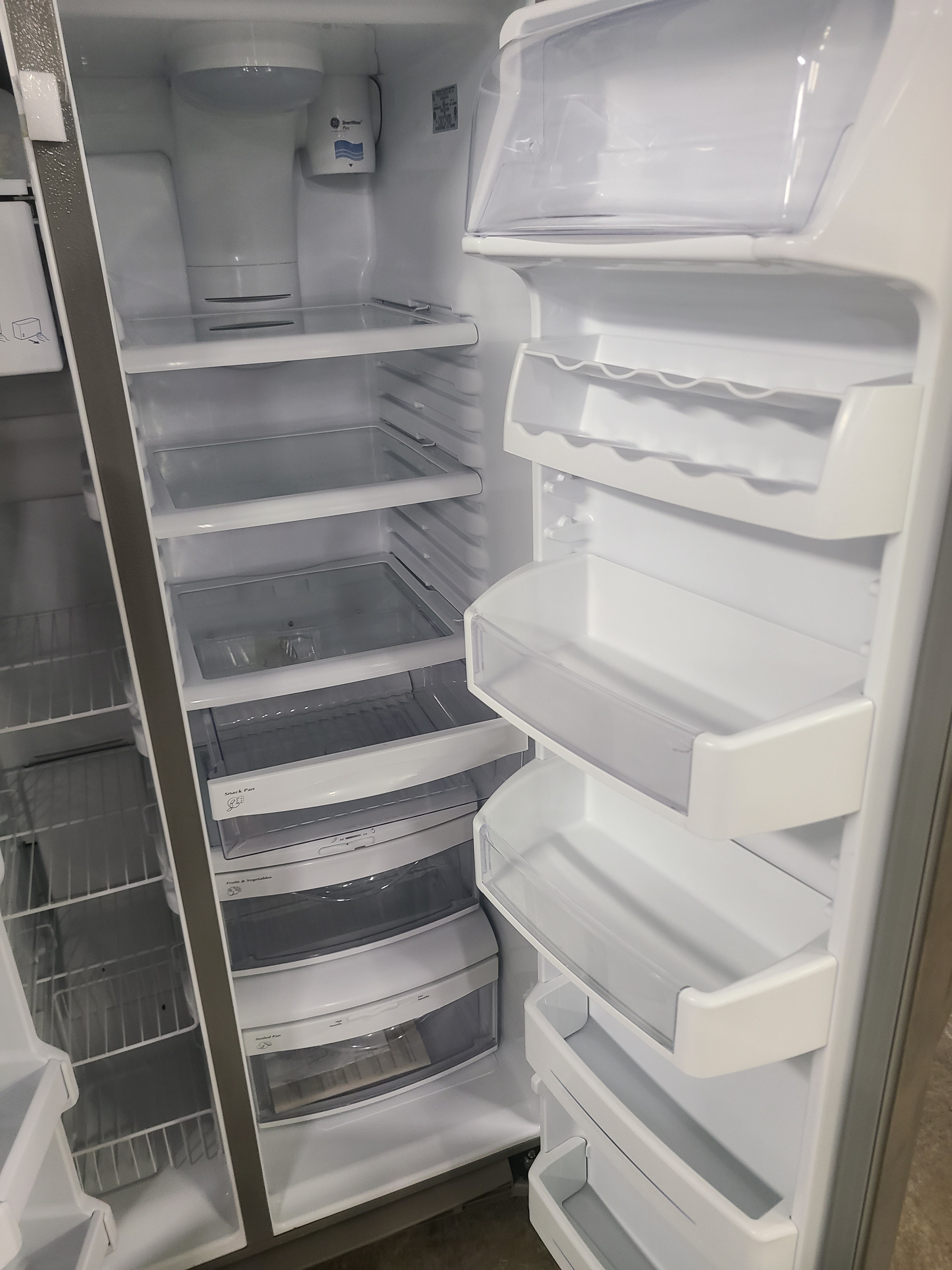 GE Refrigerator Side-by-Side with Water Dispenser