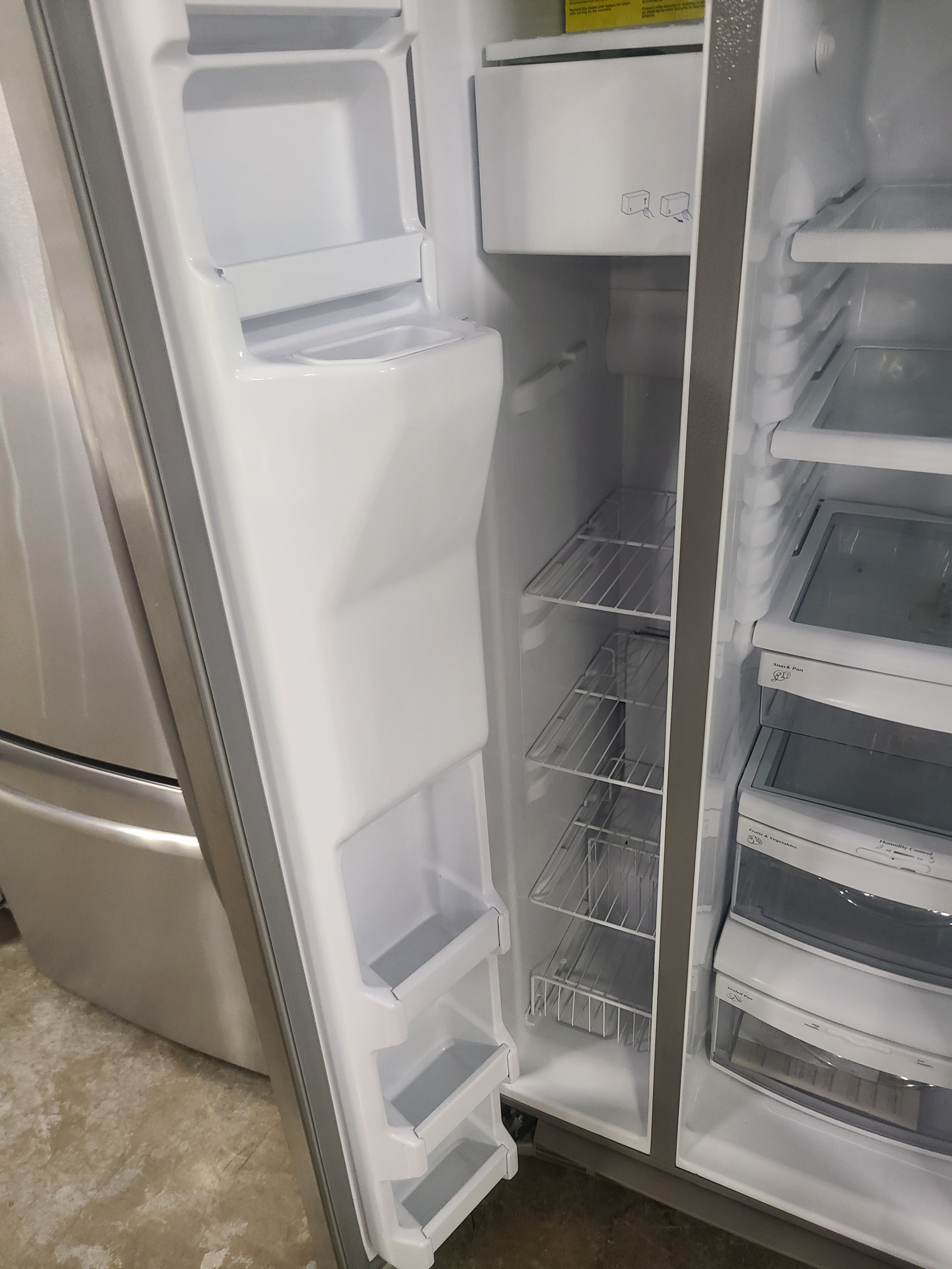 GE Refrigerator Side-by-Side with Water Dispenser