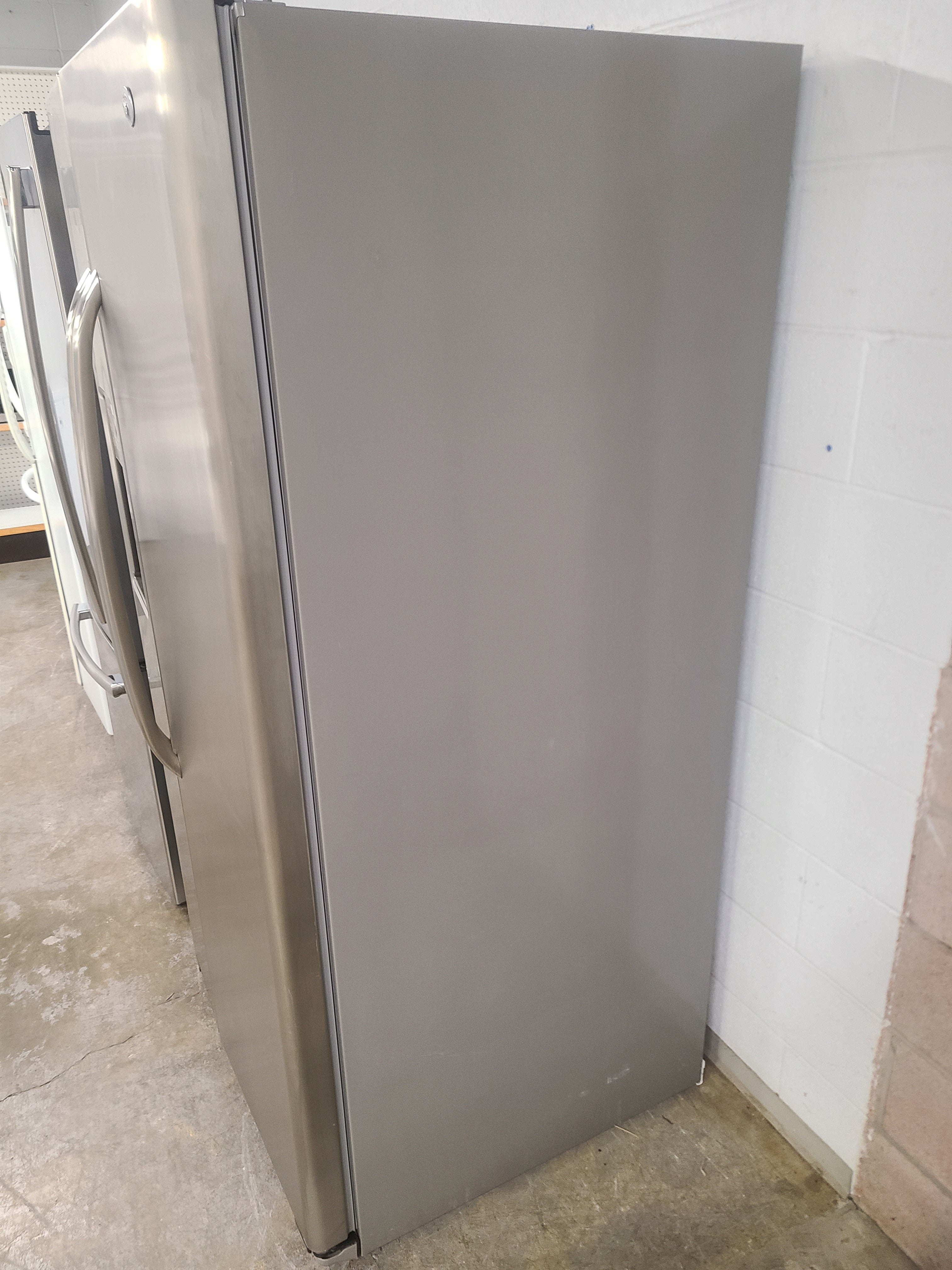 GE Refrigerator Side-by-Side with Water Dispenser
