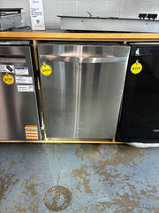 Whirlpool Dishwasher with Stainless steel tub